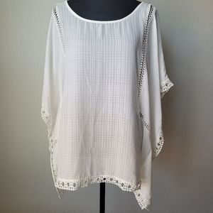 Flowing Tunic Bat Wing Sleeves w/Eyelet Hem